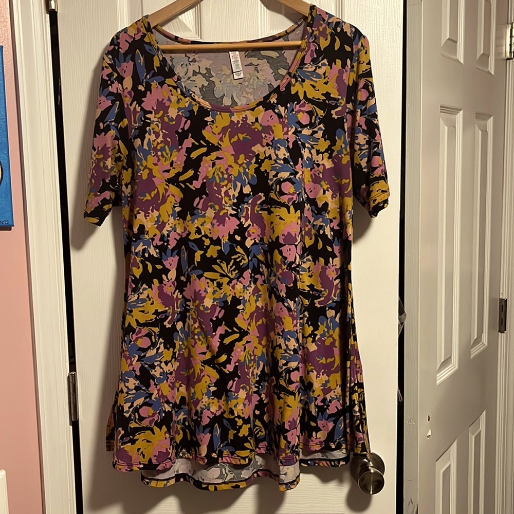 LuLaRoe Perfect T.  Size L.  Slight pilling on chest and under arms.